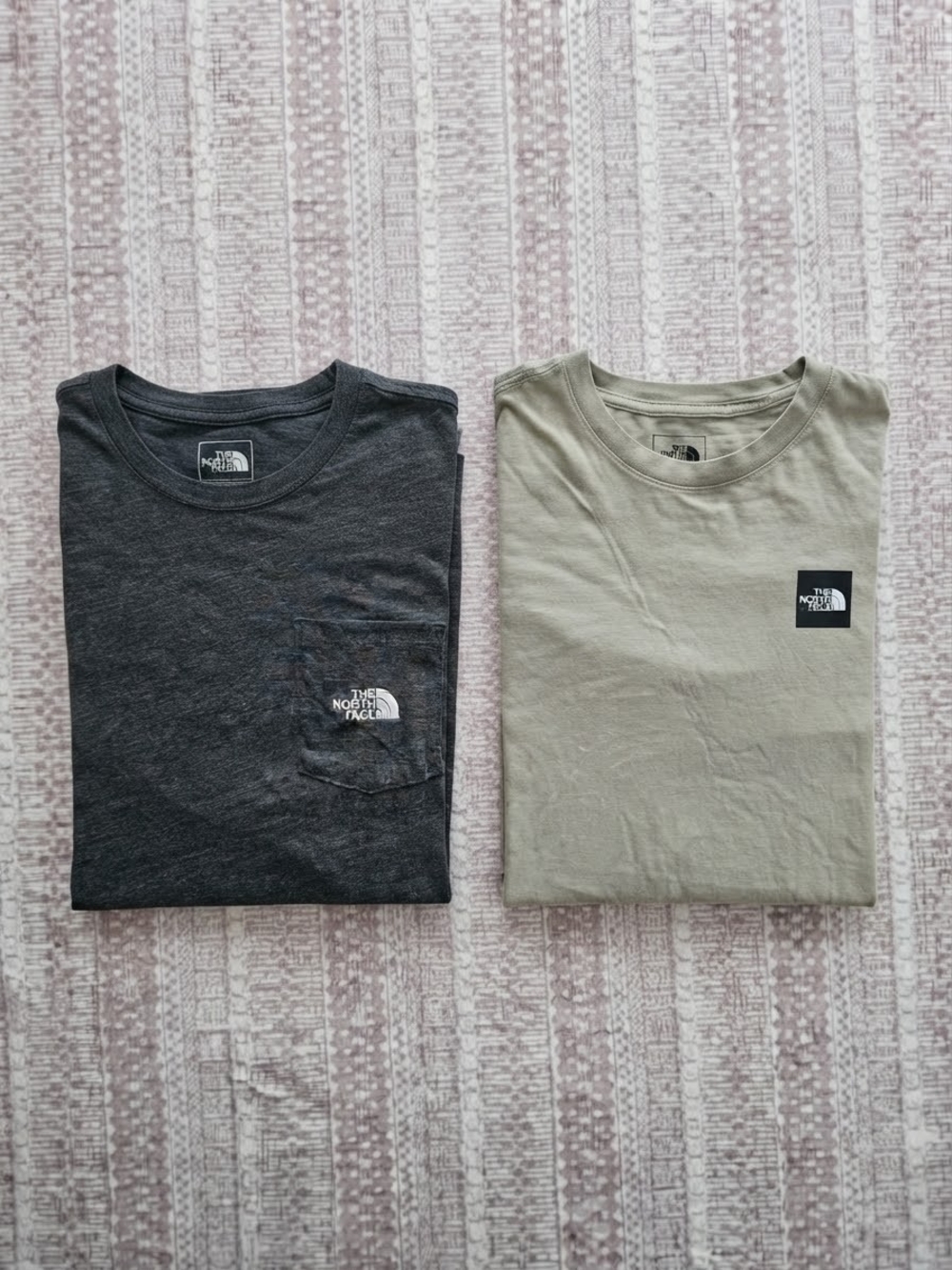 Bundle of 2 Men's The North Face T-Shirts Charcoal & Sage Green - Size Large